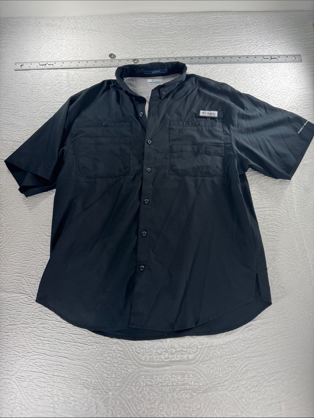 Columbia Men’s Short-Sleeve Button Down Shirt in Black